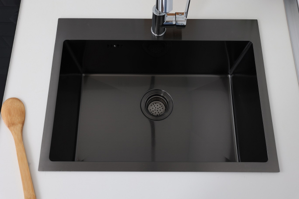 Мойка для кухни из нержавеющей стали Alcora Oslo 580*480 мм, Nano Black с сифоном