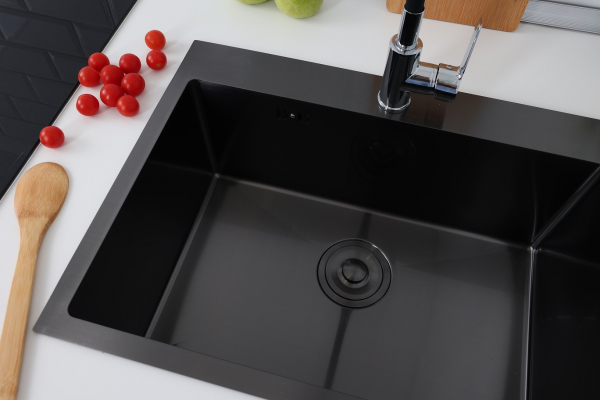 Мойка для кухни из нержавеющей стали Alcora Berlin 580*480 мм, Nano Black с сифоном