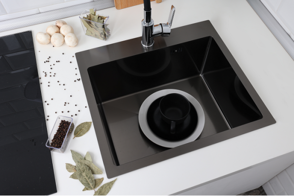 Мойка для кухни из нержавеющей стали Alcora Vienna 500*450 мм, Nano Black с сифоном