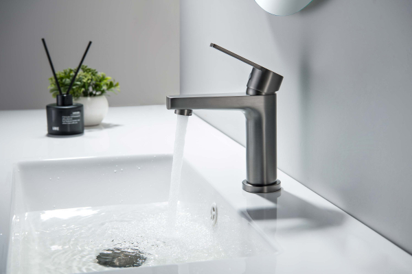Смеситель для раковины Aquatek Лугано 106 с гигиеническим душем AQ1712BGM