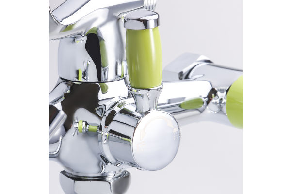 Смеситель для ванны Ekko E22118-6 длинный излив переключатель в корпусе, с цветными наконечником и ручками
