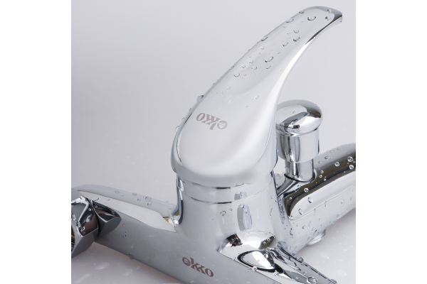 Смеситель для ванны Ekko E32109 короткий излив переключатель шток