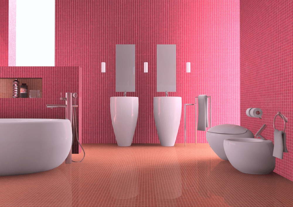 Розовая плитка в дизайне ванной комнаты