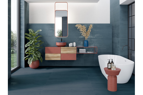 Дизайн ванной с акцентом на синий цвет