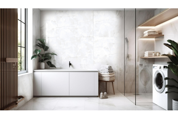 Просторная ванная с душем и стиральной машинкой