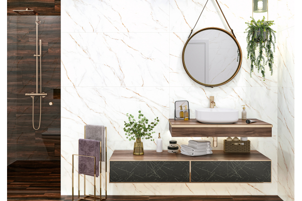 Ванная с мраморной плиткой, душем и круглым зеркалом