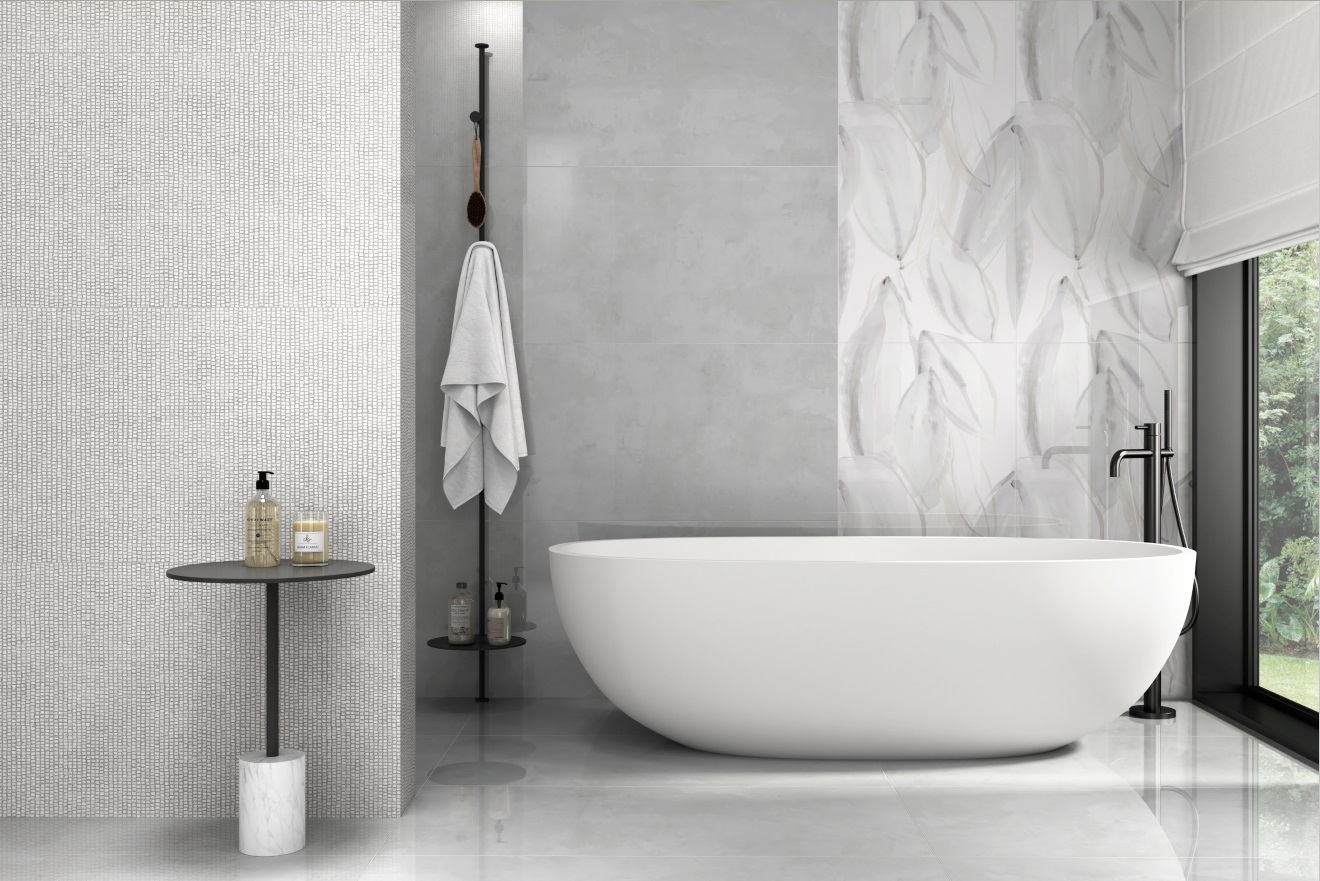 Ванная комната в спокойных тонах с панорамным окном