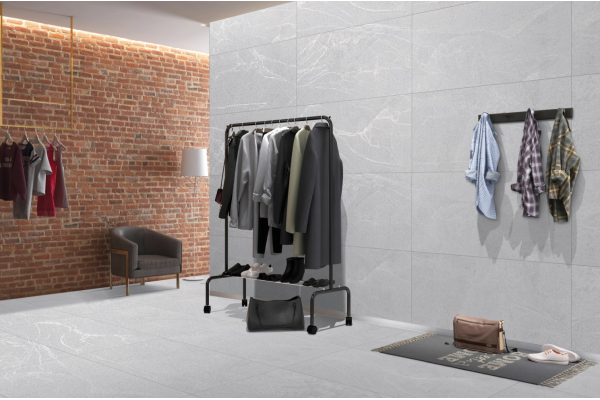 Прихожая в стиле лофт с напольной вешалкой