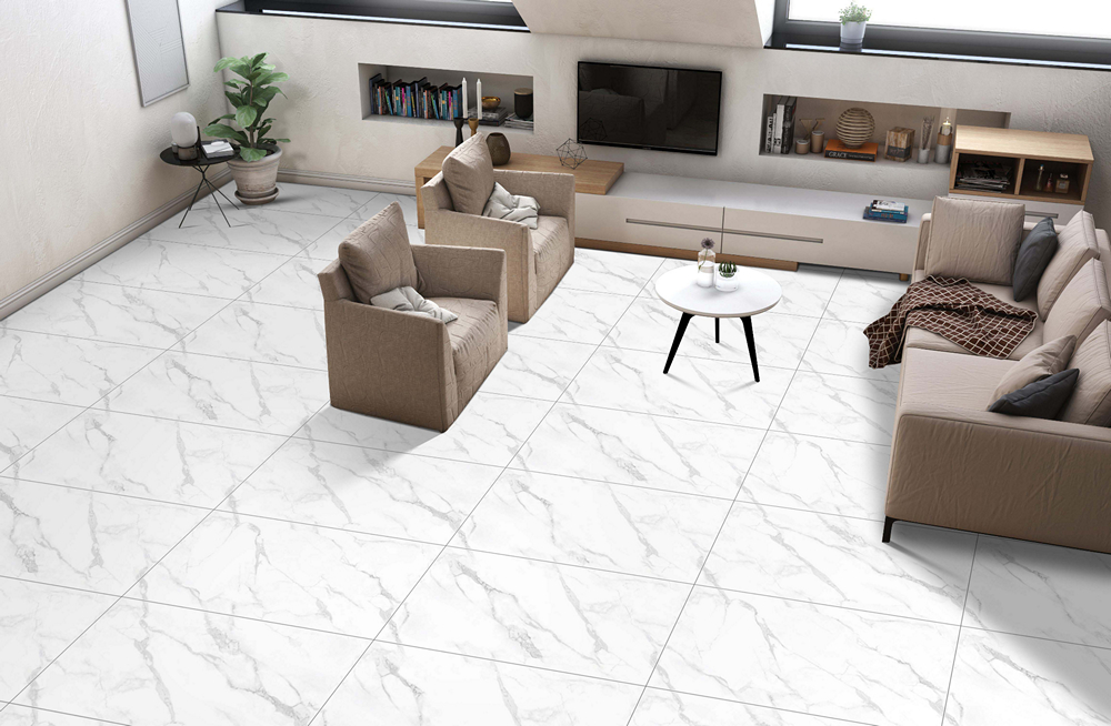 Гостиная с бежевыми диванами и мраморным полом. Гостиная с бежевыми диванами, журнальным столиком и мраморным полом.